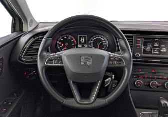 Подержанный автомобиль SEAT Leon Hatchback 2013 года (22 фото)