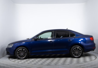 Подержанный автомобиль Volkswagen Jetta Sedan 2012 года (8 фото)