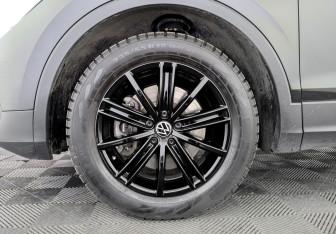 Подержанный автомобиль Volkswagen Tiguan 2021 года (18 фото)