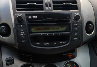 Подержанный автомобиль Toyota RAV4 2012 года (18 фото)