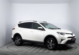 Подержанный автомобиль Toyota RAV4 2016 года (3 фото)