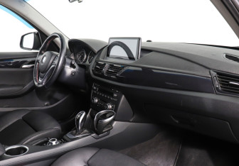 Подержанный автомобиль BMW X1 2012 года (9 фото)