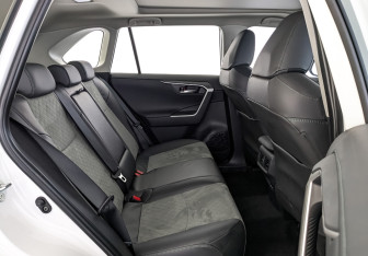 Новый Toyota RAV4 2025 (12 фото)