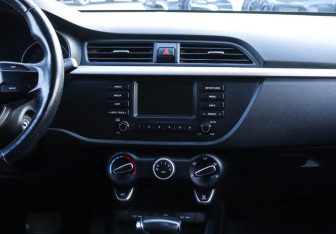 Подержанный автомобиль Kia Rio Sedan 2018 года (14 фото)