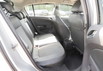 Подержанный автомобиль Opel Corsa 2007 года (14 фото)