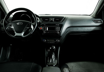 Подержанный автомобиль Kia Rio Sedan 2015 года (9 фото)