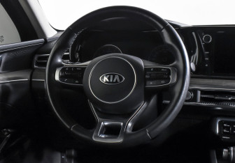Подержанный автомобиль Kia K5 2020 года (13 фото)