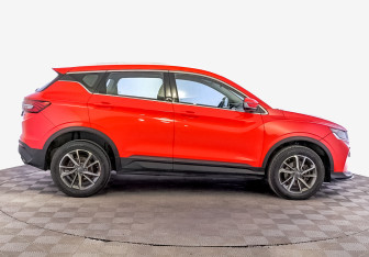 Подержанный автомобиль Geely Coolray 2023 года (4 фото)