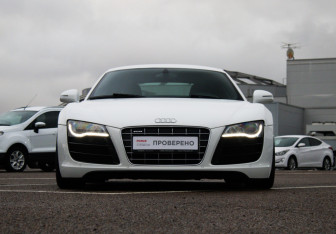 Подержанный автомобиль Audi R8 Coupe 2011 года (2 фото)