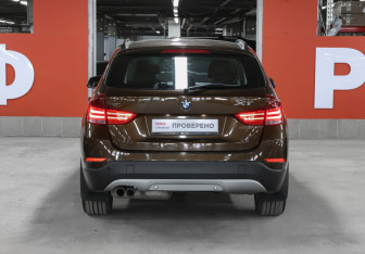 Подержанный автомобиль BMW X1 2014 года (6 фото)
