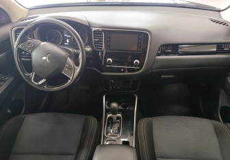 Подержанный автомобиль Mitsubishi Outlander 2020 года (9 фото)