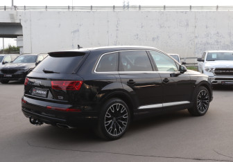Подержанный автомобиль Audi Q7 2015 года (5 фото)