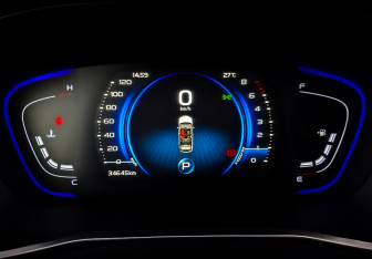 Подержанный автомобиль Geely Coolray 2023 года (13 фото)