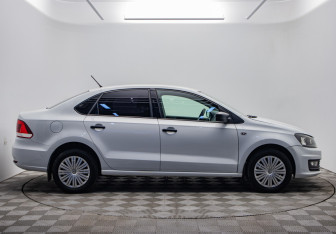 Подержанный автомобиль Volkswagen Polo Sedan 2016 года (6 фото)