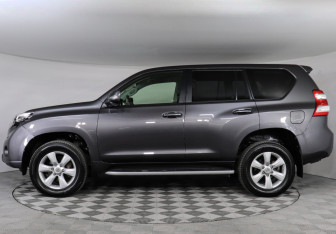 Подержанный автомобиль Toyota Land Cruiser Prado 2017 года (8 фото)