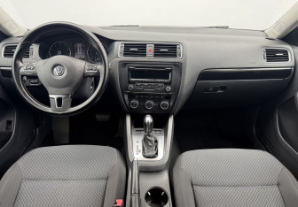Подержанный автомобиль Volkswagen Jetta Sedan 2013 года (12 фото)