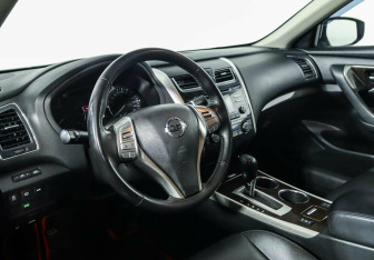 Подержанный автомобиль Nissan Teana 2015 года (9 фото)