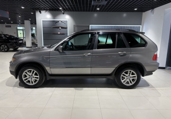 Подержанный автомобиль BMW X5 2004 года (2 фото)