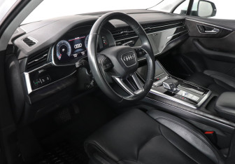 Подержанный автомобиль Audi Q7 2021 года (9 фото)