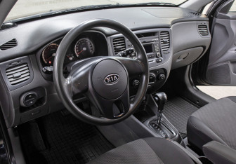 Подержанный автомобиль Kia Rio Hatchback 2010 года (15 фото)