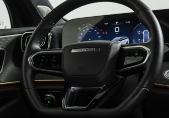 Подержанный автомобиль Jaecoo J8 2024 года (10 фото)