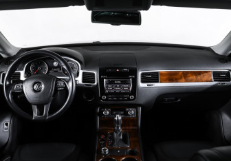 Подержанный автомобиль Volkswagen Touareg 2013 года (17 фото)