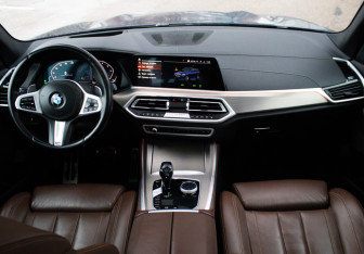 Подержанный автомобиль BMW X5 2021 года (12 фото)