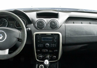 Подержанный автомобиль Renault Duster 2014 года (8 фото)