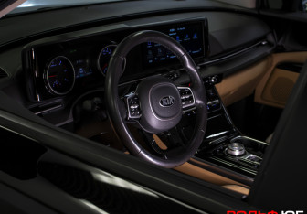 Подержанный автомобиль Kia Carnival 2021 года (19 фото)