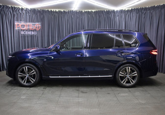 Подержанный автомобиль BMW X7 2022 года (8 фото)