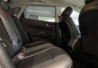 Подержанный автомобиль Kia Optima Sedan 2019 года (11 фото)