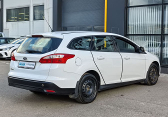 Подержанный автомобиль Ford Focus Wagon 2013 года (5 фото)