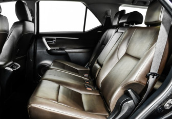 Подержанный автомобиль Toyota Fortuner 2017 года (12 фото)