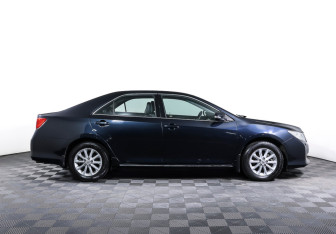 Подержанный автомобиль Toyota Camry Sedan 2013 года (4 фото)