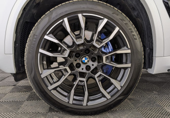 Подержанный автомобиль BMW X5 M 2025 года (12 фото)