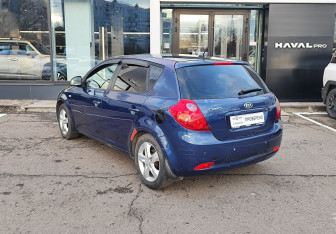 Подержанный автомобиль Kia Ceed Hatchback 2008 года (7 фото)