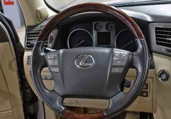 Подержанный автомобиль Lexus LX 2009 года (18 фото)