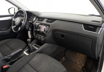 Подержанный автомобиль Skoda Octavia Liftback 2014 года (13 фото)