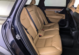 Подержанный автомобиль Volvo V90 2019 года (18 фото)