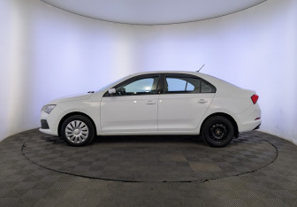 Подержанный автомобиль Skoda Rapid Liftback 2021 года (8 фото)