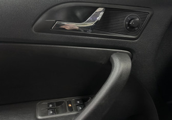 Подержанный автомобиль Skoda Yeti 2018 года (22 фото)