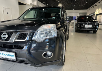 Подержанный автомобиль Nissan X-Trail 2013 года (8 фото)