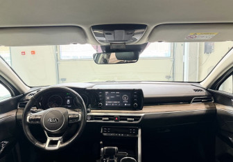 Подержанный автомобиль Kia K5 2021 года (12 фото)