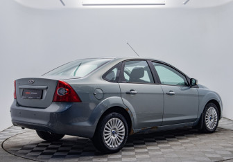 Подержанный автомобиль Ford Focus Sedan 2009 года (5 фото)