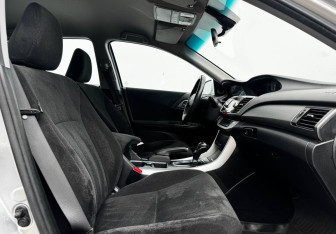 Подержанный автомобиль Honda Accord Sedan 2013 года (10 фото)