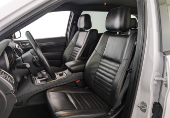 Подержанный автомобиль Jeep Grand Cherokee 2020 года (20 фото)