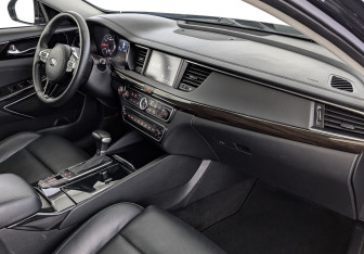 Подержанный автомобиль Kia K7 2019 года (13 фото)