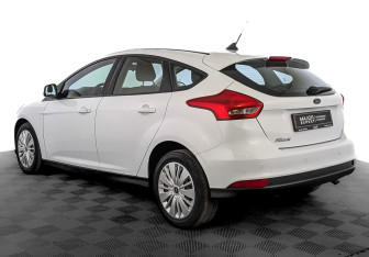 Подержанный автомобиль Ford Focus Hatchback 2018 года (7 фото)
