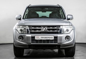 Подержанный автомобиль Mitsubishi Pajero 2012 года (2 фото)