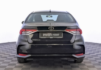 Подержанный автомобиль Toyota Corolla Sedan 2021 года (6 фото)
